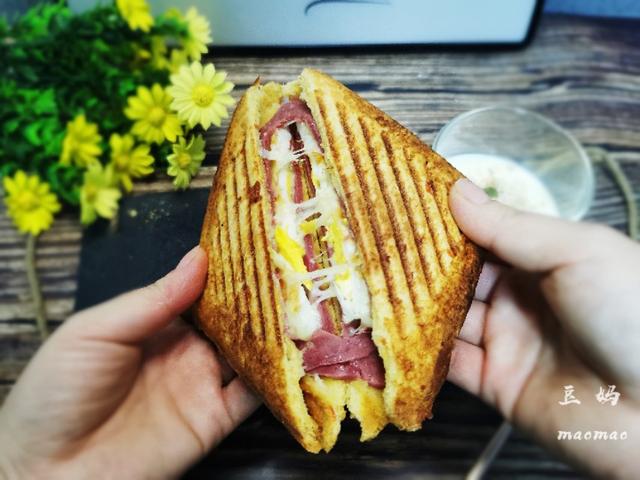 创意早餐
:如何用面包做出一份创意早餐？