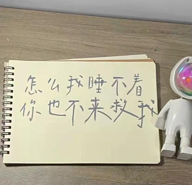 文案简短
:简短干净的短句文案