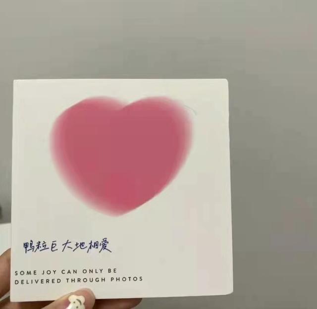 文案简短
:简短干净的短句文案