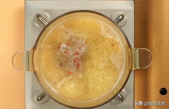 熬小米粥的方法
:怎么熬小米粥比较好？