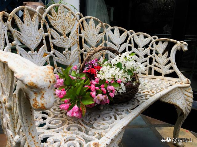 女性适合开什么店
:女人自己适合开个什么店？