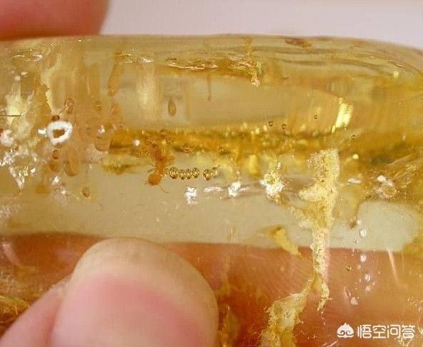 蜜蜡用手机灯光鉴别
:怎样快速鉴定蜜蜡的真假？