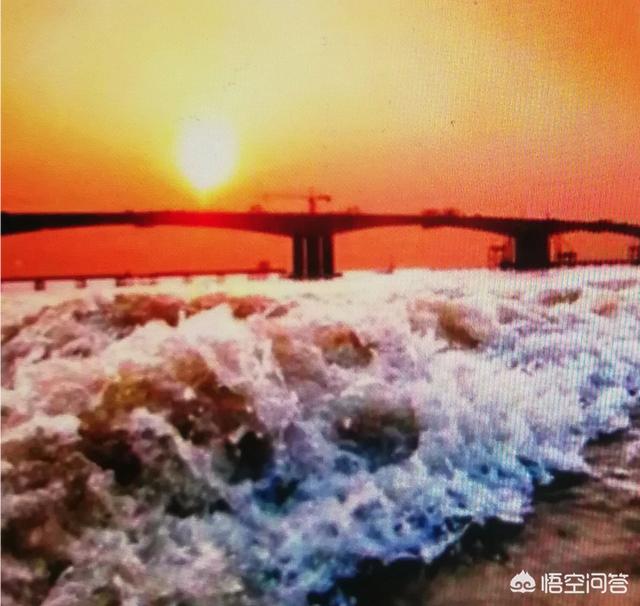 潮汛的意思
:假如地球被太阳潮汐锁定，一直以同一面对着太阳，会出现什么状况？