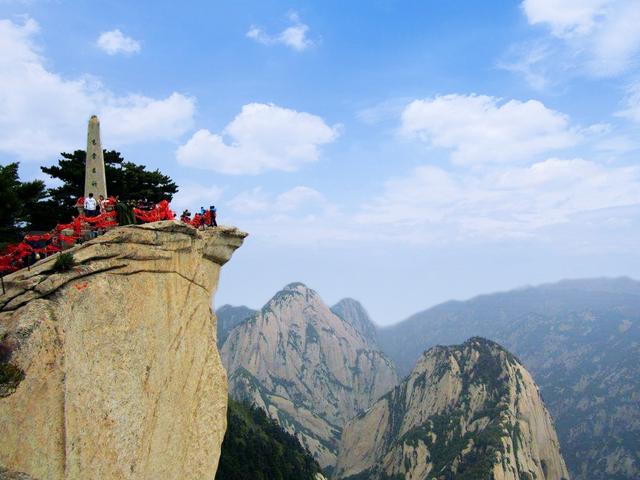 泰山海拔
:泰山在五岳中最高最险吗？海拔高度度是多少？