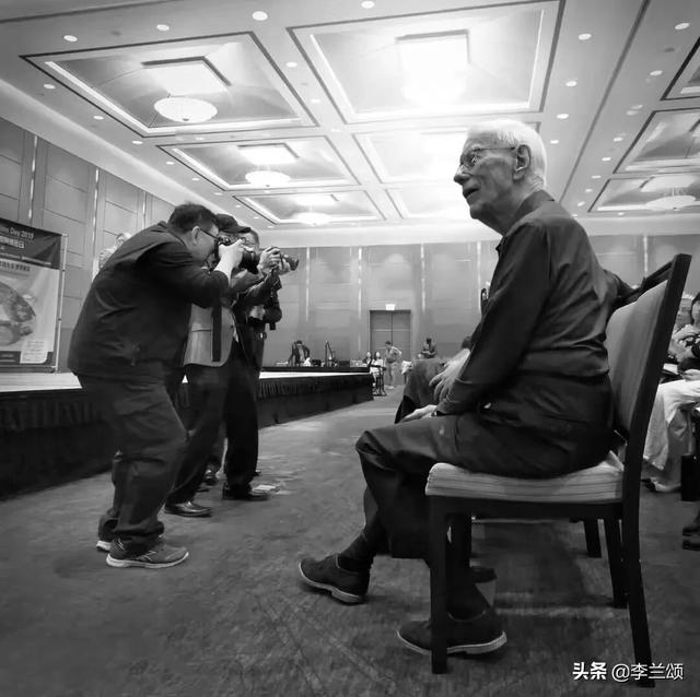 网上投稿
:怎么才能在网上向杂志编辑投稿文章？
