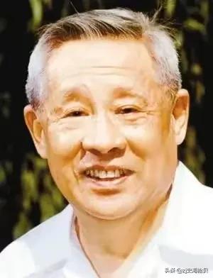 中国左派
:历史上是否存在祖宗三代皆是名人的现象？