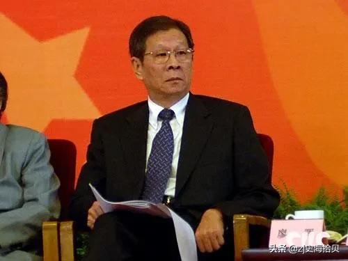 中国左派
:历史上是否存在祖宗三代皆是名人的现象？
