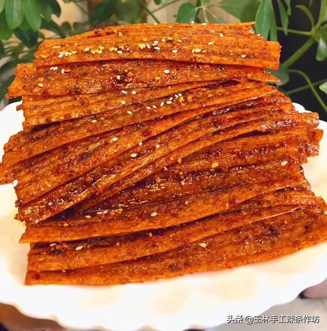 特色街头小吃加盟
:想开个街边小吃连锁店快速赚钱，加盟如何选择？