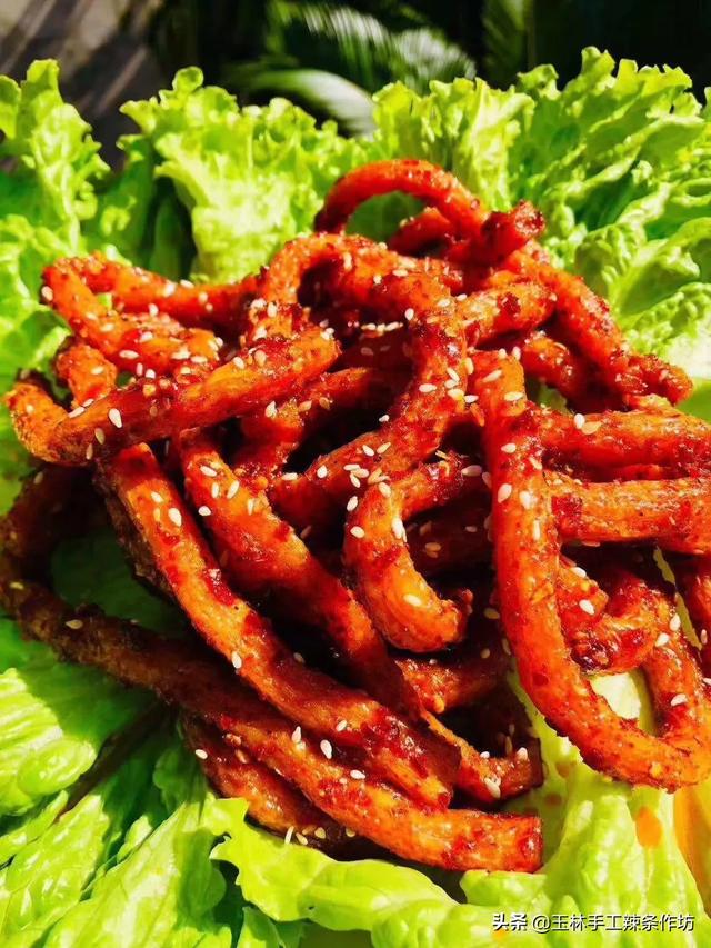 特色街头小吃加盟
:想开个街边小吃连锁店快速赚钱，加盟如何选择？