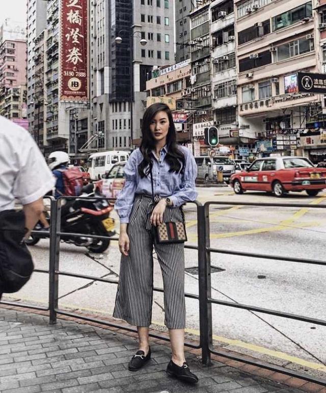 牛仔阔腿裤
:阔腿牛仔裤搭配什么鞋子好看？