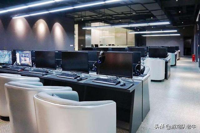 开网吧赚钱吗
:现在在新开的大学校区旁开网吧还挣钱吗（就我一家没有竞争）？