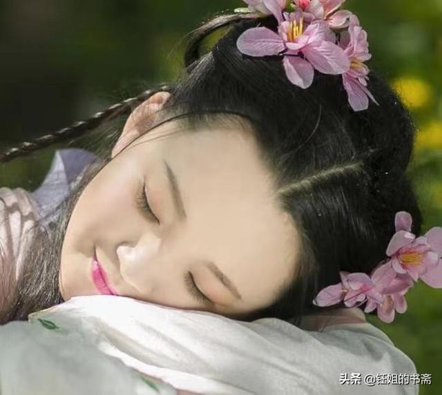 豆蔻年华是什么意思
:豆蔻、及笄、知天命、花甲、古稀、耄耋、期颐等词都有什么含义？