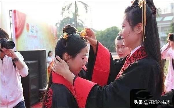 豆蔻年华是什么意思
:豆蔻、及笄、知天命、花甲、古稀、耄耋、期颐等词都有什么含义？