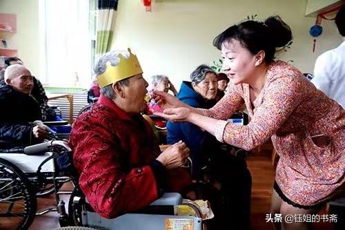豆蔻年华是什么意思
:豆蔻、及笄、知天命、花甲、古稀、耄耋、期颐等词都有什么含义？