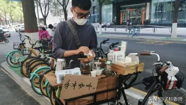 地摊热销商品
:没有摆摊经验，准备入坑地摊大军中，请问有什么东西比较热销？