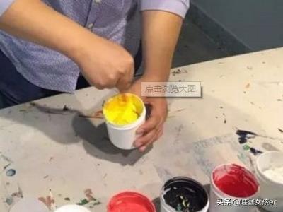 创意t恤
:手绘一件独一无二的T恤（创意DIY手绘短袖）？