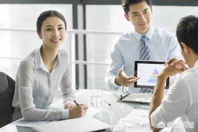联合运营
:企业现在招聘难，成本高，如果说企业共享员工，企业联合办公联合经营能不能实行？