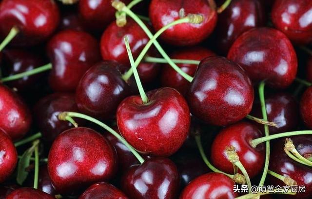 车厘子是什么
:智利车厘子和我们国家的樱桃价格相差好几倍，两者区别在哪？