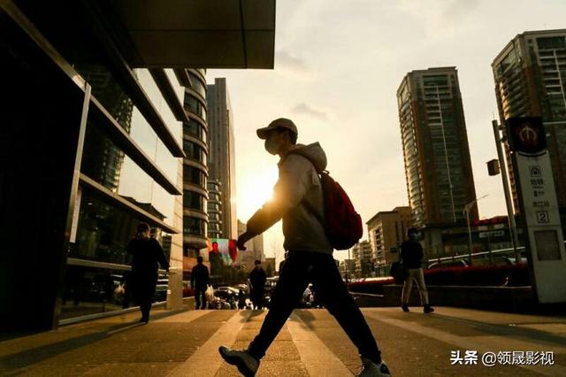 影视工业网
:对比韩国和好莱坞电影，我国电影工业在哪些方面可能急需改进？
