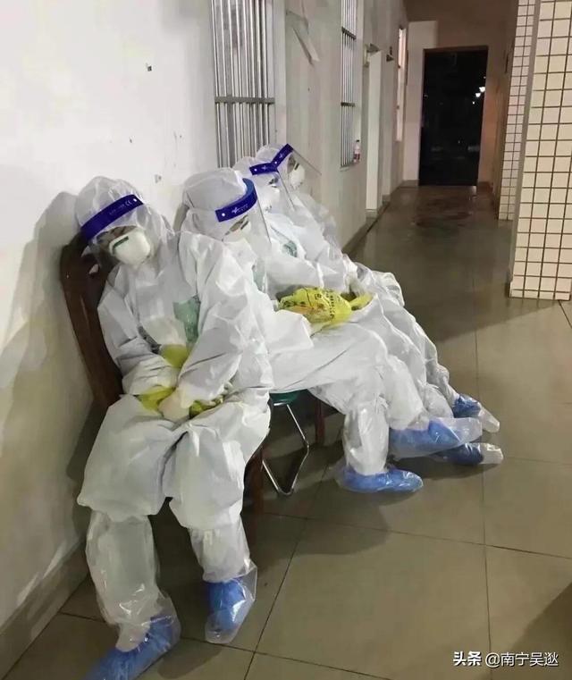 女孩兼职
:26岁河北女孩，确诊前连续6天下班兼职，却被说“可恨”，你怎么看？
