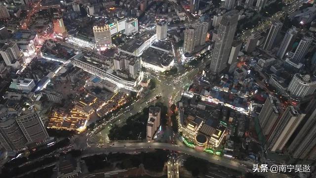 女孩兼职
:26岁河北女孩，确诊前连续6天下班兼职，却被说“可恨”，你怎么看？