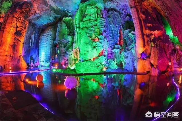 英德宝晶宫
:英德宝晶宫天鹅湖温泉酒店周边有哪些特色景点？
