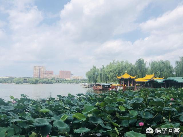 大明湖畔在哪
:济南大明湖有哪些历史故事？