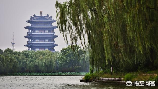 大明湖畔在哪
:济南大明湖有哪些历史故事？