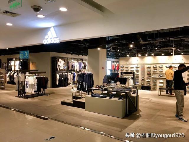 集合品牌
:如何开一家品牌集合店？如：耐克，阿迪，等运动装备？