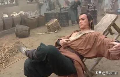 一贯钱是多少
:林冲买刀用一千贯，武松打虎知县赏一千贯，一千贯相当于现在多少元？