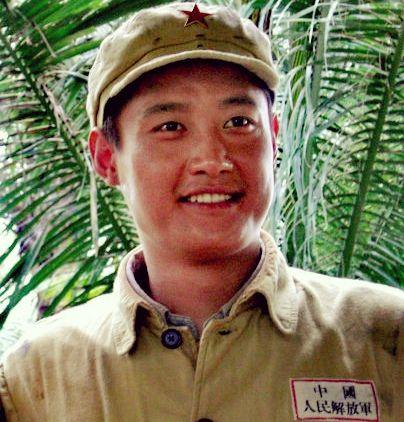 一个营有多少人
:部队作战中一个加强营有多少人？