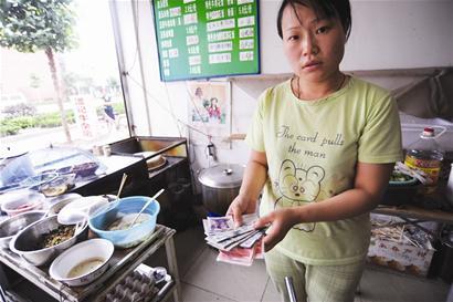 便利店赚钱
:便利店真的这么赚钱么？为什么马路边上那么多便利店？有啥利润？
