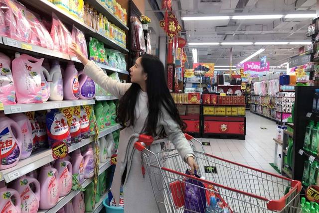 便利店赚钱
:便利店真的这么赚钱么？为什么马路边上那么多便利店？有啥利润？