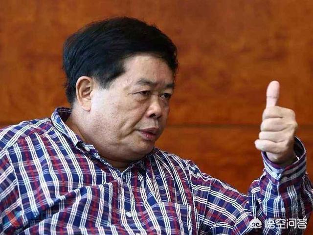 每股盈利
:市盈率是指每股市价与每股盈利之比，其中每股盈利指的是什么？