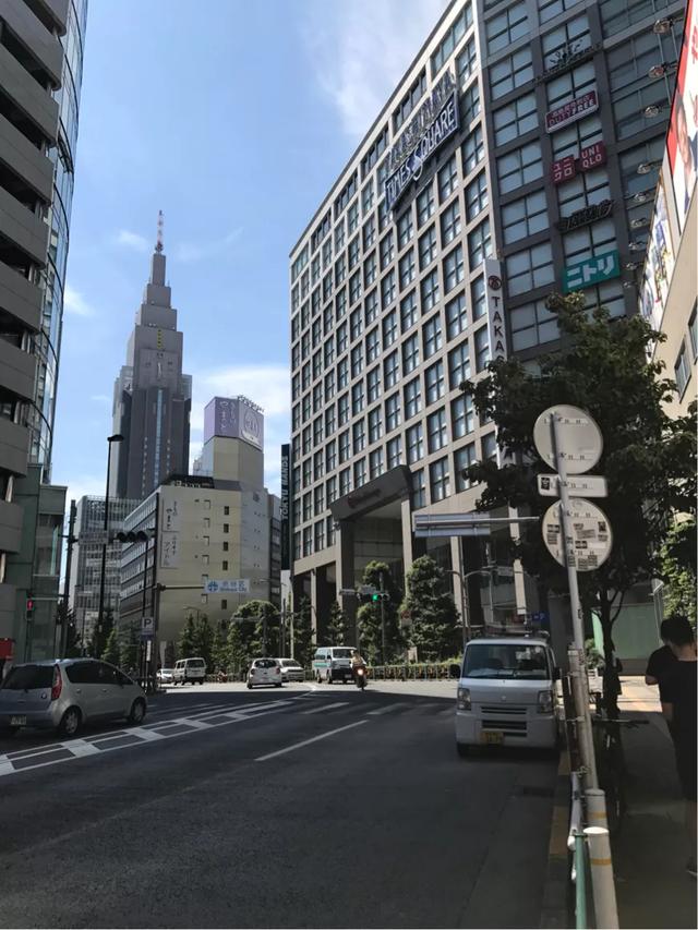 洋码头有假货吗
:代购靠谱吗？