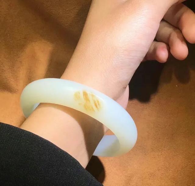 平洲玉器网
:想买个玉镯子，在哪里买比较合适？