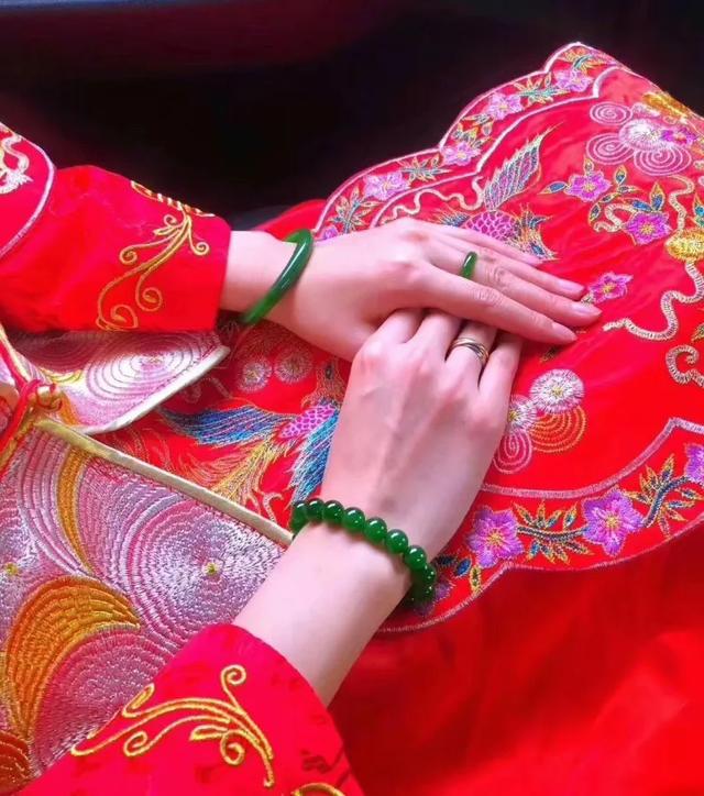 平洲玉器网
:想买个玉镯子，在哪里买比较合适？