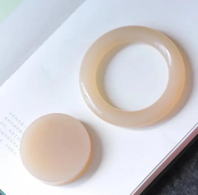 平洲玉器网
:想买个玉镯子，在哪里买比较合适？