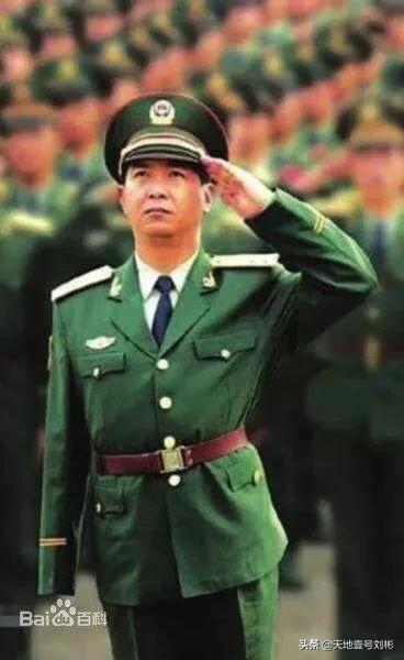 四级士官是什么级别
:请问士官是啥级别，士兵官以上又是啥级别？