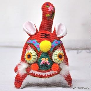 旅游产品有哪些
:到山西来旅游，有什么特色的旅游产品带回去？