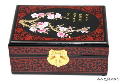 旅游产品有哪些
:到山西来旅游，有什么特色的旅游产品带回去？