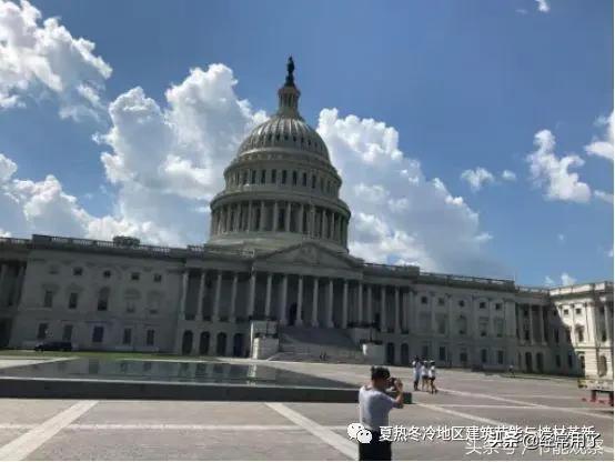 纽约是哪个国家的
:为什么美国首都是华盛顿？我印象中美国的首都是纽约啊！为什么有人说纽约比华盛顿更出名？