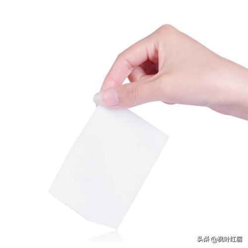 精华液的正确使用顺序
:洗面奶，精华水，去斑精华液，早霜和晚霜的正确使用顺序？