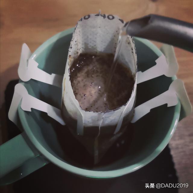 喝咖啡会影响月经吗
:女性常喝咖啡，会引起月经延迟吗？