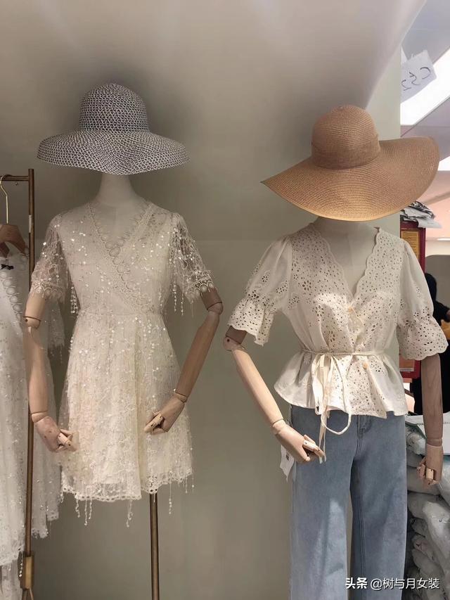 短平快
:在时装界，你是否感觉有一种滑向“短平快”的诱惑？
