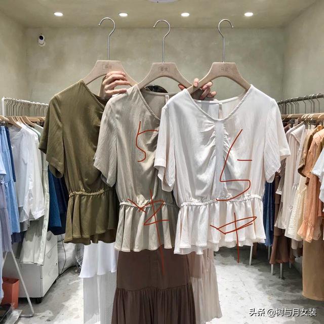 短平快
:在时装界，你是否感觉有一种滑向“短平快”的诱惑？