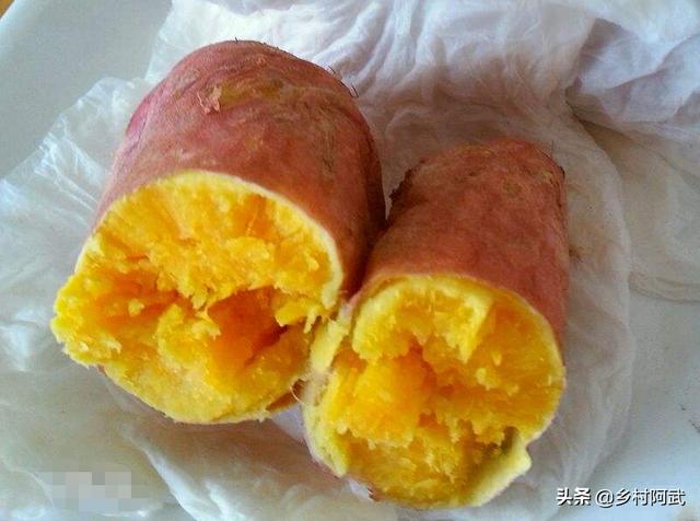 微波炉怎么烤红薯
:用微波炉怎样烤红薯？