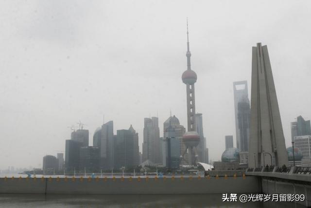 上海有名的景点
:上海比较有名的旅游景点在什么地方？