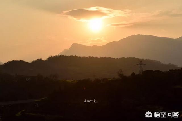 色彩渐变图片
:请老师们举例说明一下，用“渐变滤镜”适合拍摄哪些题材？怎么构图？什么时候拍？