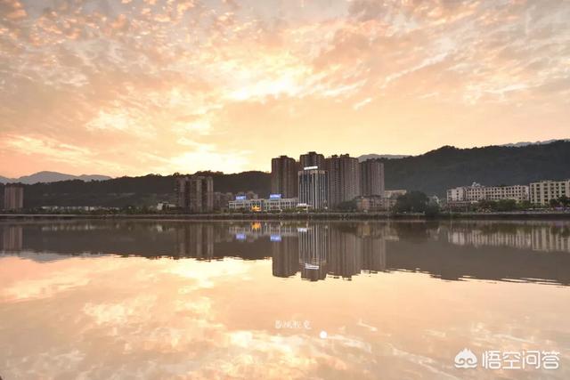 色彩渐变图片
:请老师们举例说明一下，用“渐变滤镜”适合拍摄哪些题材？怎么构图？什么时候拍？